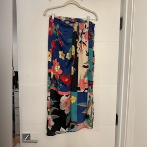 Zara - printed slit skirt - zipper closure - size medium